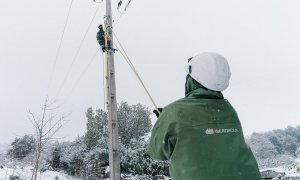 Trabajadores de Iberdrola, durante un temporal de nieve.