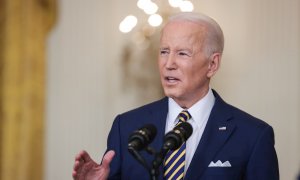 El presidente estadounidense, Joe Biden, habla durante una conferencia de prensa en el Salón Este de la Casa Blanca