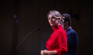 La vicepresidenta segunda del Gobierno y ministra de Trabajo y Economía Social, Yolanda Díaz, comparece en el auditorio del edificio corporativo de Seat, a 27 de enero de 2022, en Martorell, Barcelona, Cataluña