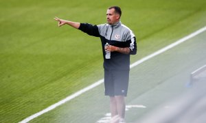 Fotografía de archivo de octubre de 2020 de Carlos Santiso durante su primera etapa como entrenador del Rayo Vallecano femenino.