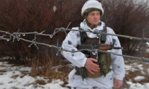 Un soldado ucraniano en posiciones de combate cerca del frente en los territorio prorrusos del país, en Horlivka, región de Donetsk, Ucrania, el 3 de febrero de 2022.