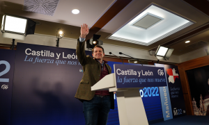 El presidente de Castilla y León, Alfonso Fernández Mañueco, en el primer mitin del PP de la campaña electoral para las elecciones de Castilla y León, en el Hotel Barco Recoletos Coco, a 28 de enero de 2022, en Salamanca, Castilla y León.