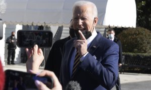 9/2/22-El presidente de EEUU, Joe Biden, habla con los medios de comunicación antes de partir hacia Atlanta (11/01/2022).