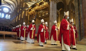 Varios obispos durante la misa del Peregrino en la Catedral de Santiago, una de las actividades de la peregrinación a Santiago de Compostela, a 19 de noviembre de 2021, en Santiago de Compostela, A Coruña, Galicia.