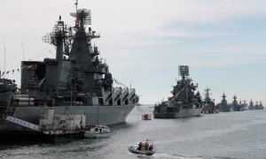 FOTO DE ARCHIVO: Buques de la Armada rusa anclados en una bahía del puerto de Sebastopol, en el Mar Negro, en Crimea, el 8 de mayo de 2014. REUTERS/Stringer/Foto de archivo