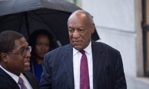 Fotografía de archivo fechada el 25 de septiembre de 2018 que muestra a Bill Cosby a su llegada a una corte del condado de Montgomery, en Norristown, Pensilvania (EEUU).