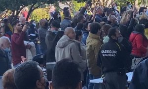 13/03/2022 Ciudadanos colombianos se agolpan a las puertas del centro de votación en Madrid, situado en la Casa de Campo