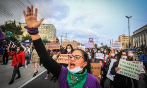 16/3/22-Mujeres ecuatorianas se manifiestan en Quito (Ecuador), a 8 de marzo de 2022.