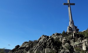 16/03/2022. Vista del helicóptero que traslada los restos de Francisco Franco tras su exhumación del Valle de los Caídos el 24/10/2019.