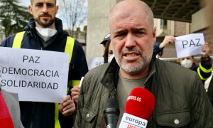 El secretario general de CCCO, Unai Sordo, ofrece declaraciones a los medios en una concentración en solidaridad con el pueblo ucraniano, a 9 de marzo de 2022, en Madrid.