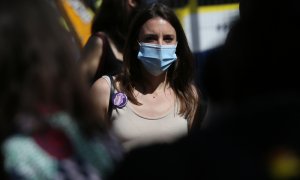 La ministra de Igualdad, Irene Montero, durante una reunión con un grupo de mujeres en un cabildo feminista en Santiago de Chile. EFE/ Elvis González