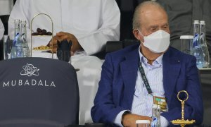 El rey emérito Juan Carlos I, en una de sus últimas apariciones públicas, en el torneo de tenis de Abu Dhabi, el pasado mes de diciembre. Giuseppe CACACE / AFP