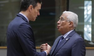 El presidente del Gobierno, Pedro Sánchez, junto al primer ministro de Portugal, Antonio Costa.