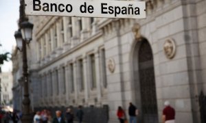 El letrero de la entrada de la estación de metro de Banco de España, junto a su sede en el centro de Madrid. REUTERS/Sergio Perez