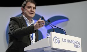 El presidente de Castilla y León, Alfonso Fernández Mañueco, interviene durante el XX Congreso Nacional del partido en Sevilla, a 1 de abril de 2022.