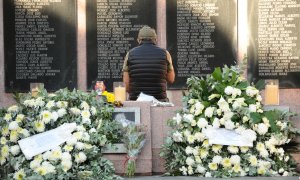 02/04/2021 Un hombre observa el Monumento a los Caidos en Malvinas, al cumplirse 40 años desde el inicio del conflicto bélico con el Reino Unido por la soberanía de las islas, hoy, en Buenos Aires (Argentina)