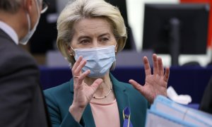 La presidenta de la Comisión Europea, Ursula von der Leyen, tras un turno de preguntas, dos años después, implementación de las prioridades políticas, en el Parlamento Europeo en Estrasburgo, Francia, el 05 de abril de 2022.