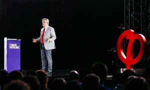 07/04/2022-El candidato presidencial del partido La France Insoumise, Jean-Luc Melenchon, pronuncia un discurso en el Grand Palais de Lille, Francia, el 5 de abril