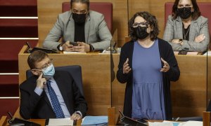 La vicepresidenta de la Generalitat valenciana, Mónica Oltra, junto al president, Ximo Puig , durante la sesión de control de les Corts de Valencia. E.P./Rober Solsona