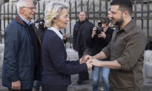 Ursula von der Leyen y Josep Borrell en su encuentro con Volodímir Zelenski.