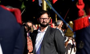 18/04/2022 - El presidente de Chile, Gabriel Boric, asiste a la ceremonia de colocación de una corona de flores en honor al general José de San Martín, en Buenos Aires, Argentina, el 4 de abril de 2022.