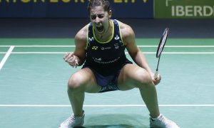 30/04/2022. La española Carolina Marín tras conquistar este sábado en Madrid su sexto Europeo consecutivo de bádminton al derrotar (21-10 y 21-12) a la escocesa Kirsty Gilmour, en solo 41 minutos, en la final disputada en Madrid, a 30 de abril de 2022.