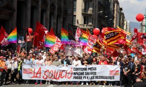 01/05/2022 - La capçalera de la manifestació de CCOO i UGT amb motiu d'aquest 1 de maig, que ha omplert la Via Laietana.