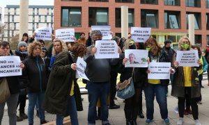 Desenes de docents reclamant negociació a Aragonès.