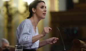 11/05/2022.- La ministra de Igualdad, Irene Montero, interviene en el Congreso para responder a una interpelación de Vox sobre las medidas que va a adoptar su departamento para garantizar la igualdad entre los españoles durante el pleno celebrado este mié