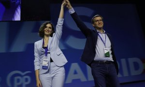 La presidenta del PP de Madrid, Isabel Díaz Ayuso, y el líder del PP, Alberto Núñez Feijóo, en la segunda jornada del Congreso extraordinario del PP de Madrid que se celebra este sábado.