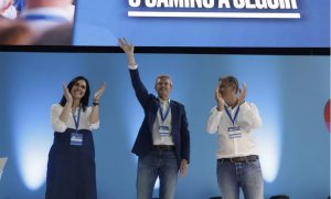 Alfonso Rueda saluda en el Congreso del PP de Galicia.