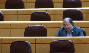 El diputado del PP, Alberto Casero, durante la reunión plenaria de los grupos parlamentarios del Partido Popular, en el Senado, a 27 de mayo de 2022.