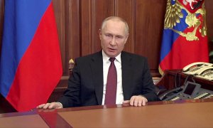 El presidente ruso, Vladimir Putin, pronuncia un discurso en video anunciando el inicio de la operación militar en el este de Ucrania, en Moscú, Rusia, en una imagen fija tomada de un video publicado el 24 de febrero de 2022.