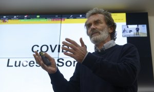 El director del Centro de Coordinación de Alertas y Emergencias Sanitarias, Fernando Simón, imparte la conferencia ’COVID19 en España: luces y sombras’, en el Colegio Médico, a 25 de mayo de 2022, en Ourense, Galicia, (España).