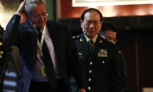 El Ministro de Defensa Nacional de China, Wei Fenghe, pronuncia su discurso durante la quinta sesión plenaria del Diálogo de Shangri-la del Instituto Internacional de Estudios Estratégicos (IISS) en el hotel Shangri-la de Singapur, el 12 de junio de 2022