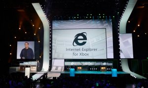 Un ejecutivo de Microsoft presenta Internet Explorer para Xbox, a 4 de junio de 2012 en Los Ángeles, en California.