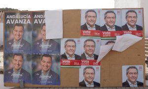 Carteles electorales en Cumbres de Enmedio (Huelva).