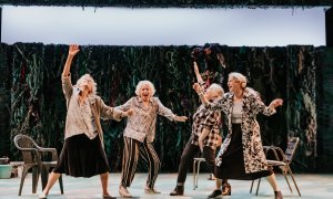 Un instante de 'Solo yo escapé ', la obra de Caryl Churchill llevada al teatro en España por Magda Puyo