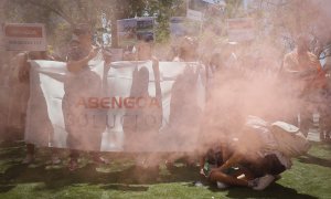 Trabajadores de Abengoa durante una protesta ante la consejería de Economía de la Junta de Andalucía en Sevilla, a 30 de junio de 2022.