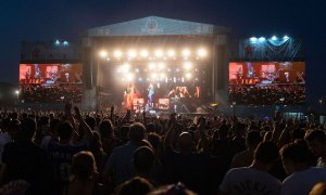 El grupo Love of Lesbian durante su actuación este sábado en la tercera jornada del festival internacional de Benicasim (FIB 2022) que se celebra en la localidad castellonense.