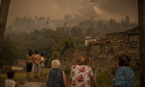 Incendio forestal en Carballeda de Valdeorras (Ourense).