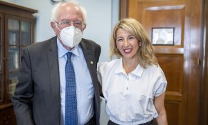 20/07/2022. La ministra de Trabajo, Yolanda Díaz, posa junto al senador independiente, Bernie Sanders, tras la reunión que mantuvieron a 20 de julio de 2022.