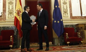 Imagen de archivo de 2016 del presidente del Gobierno, Pedro Sánchez, y el diputado socialista y exlehendakari Patxi López.