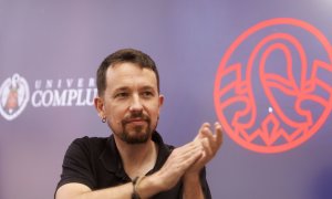 18/07/2022.- El ex vicepresidente de España Pablo Iglesias participa en la mesa redonda “Contra la radio de las mil colinas... Medios de comunicación en un mundo vulnerable”, este lunes en El Escorial (Madrid). EFE/ Sergio Pérez