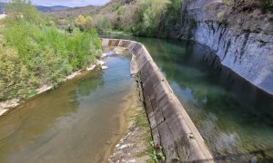 Imatge de l'embassament per la central hidroelèctrica de Can Trinxet, a Sant Quirze de Besora, que passarà sota control de la nova empresa energètica pública de la Generalitat.