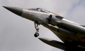 Un avión de combate Mirage 2000-5 de la Fuerza Aérea de Taiwán sobrevolando la isla.