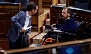 El exvicepresidente del Gobierno, Pablo Iglesias con el portavoz de Unidas Podemos, Pablo Echenique.