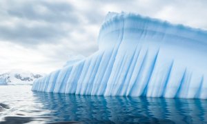 10/08/2022 Imagen de la capa de un glaciar en la Antártida Oriental.