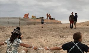 11/08/2022. Activistas canarios tratan de frenar las obras,  en Tenerife, a 11 de agosto de 2022.