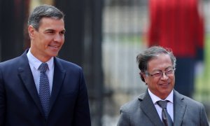 El presidente del Gobierno, Pedro Sánchez, y el presidente colombiano, Gustavo Petro, en una reunión bilateral entre los mandatarios de ambos países en Bogotá.